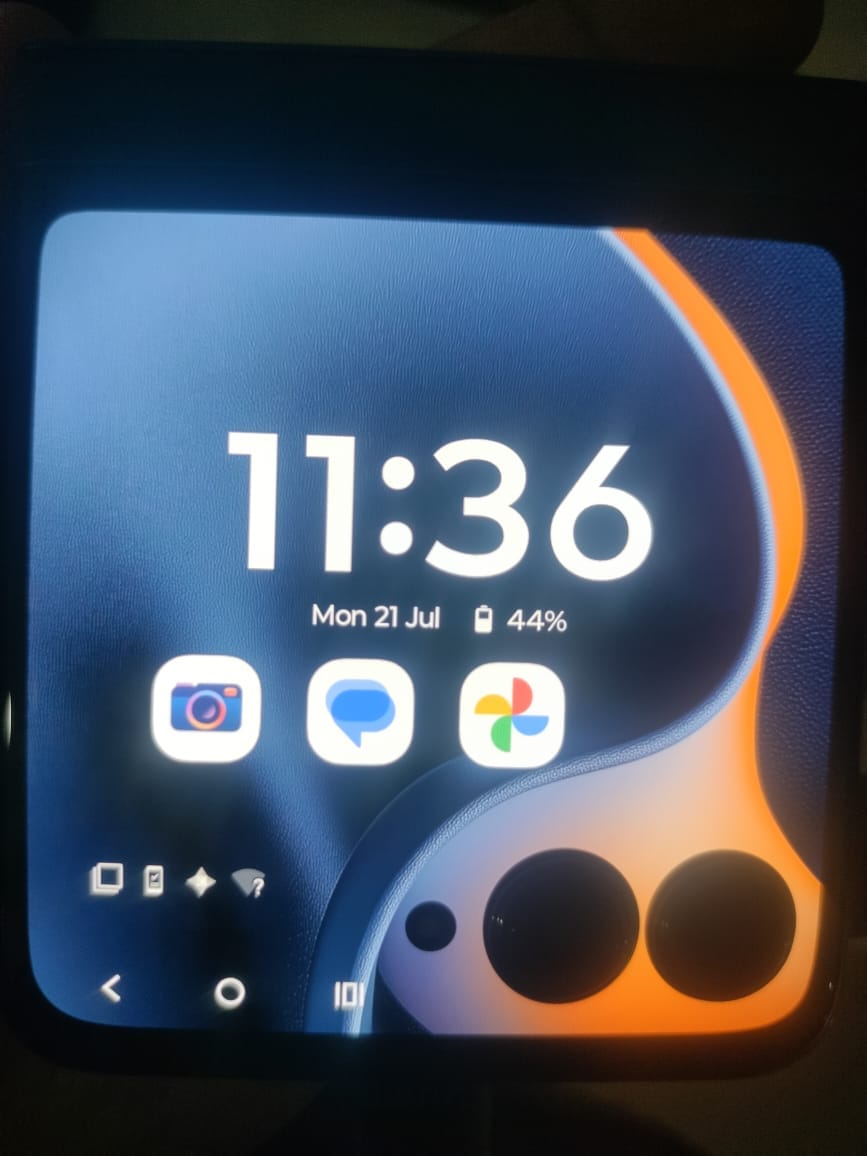 Moto Razr 60 का क्रिस्टल Swarovski नया एडिशन लॉन्च।